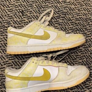 Nike low white and yellow dunks